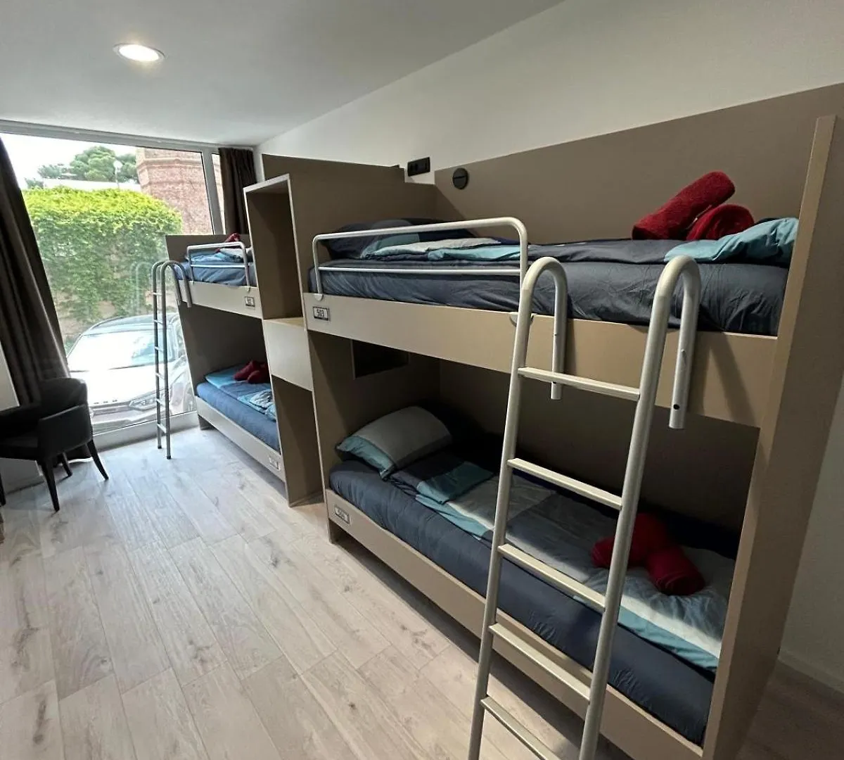 Contatos de Hostelum